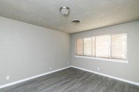 1305 Meadowlane