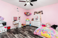 613 E Ave H
