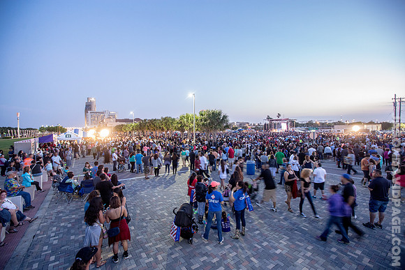 Fiesta de la Flor Crowds