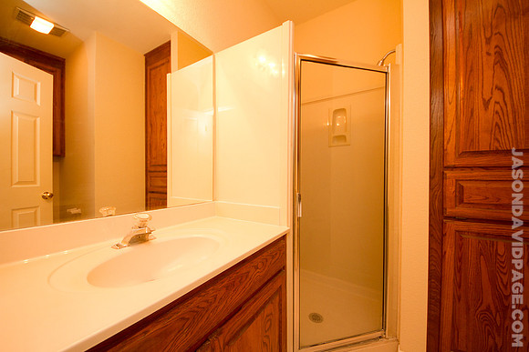 Middle Bathroom